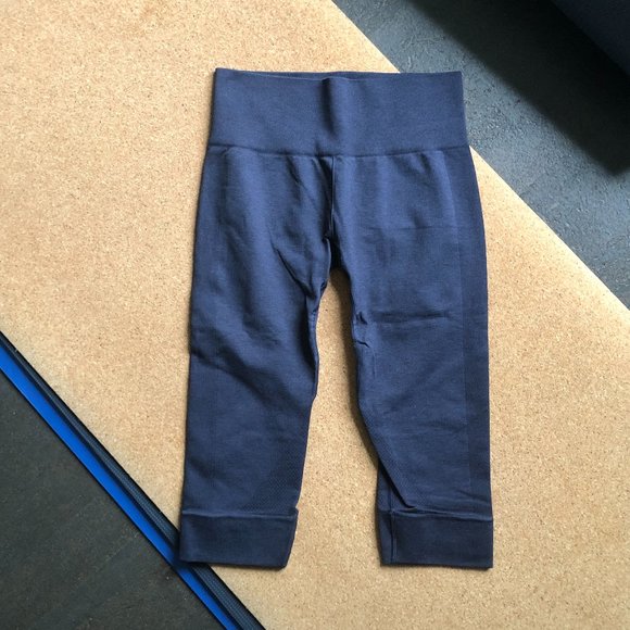 Lululemon Compression Crops, W8 - Picture 1 of 4